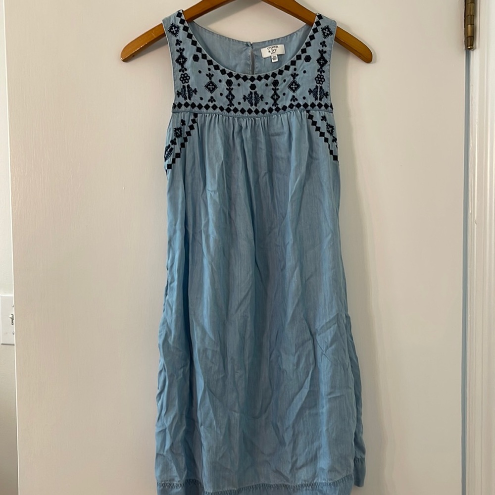 Crown & Ivy petite medium sleeveless dress; breezy dress with navy embroidery